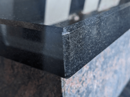Naturstein-Tischplatte Kantenbearbeitung: poliert & gefast